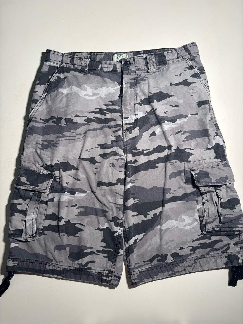 Men's Gray Camo Cargo Shorts utility style baggy Y2K